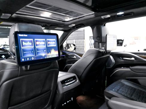 Used 2024 Cadillac Escalade Premium Luxury Platinum AWD/4WD image 15