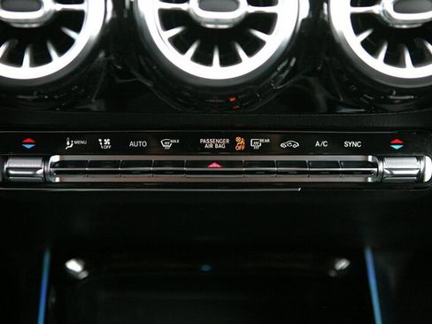 Used 2021 Mercedes-Benz GLA 250 4MATIC w/ Premium Package image 22