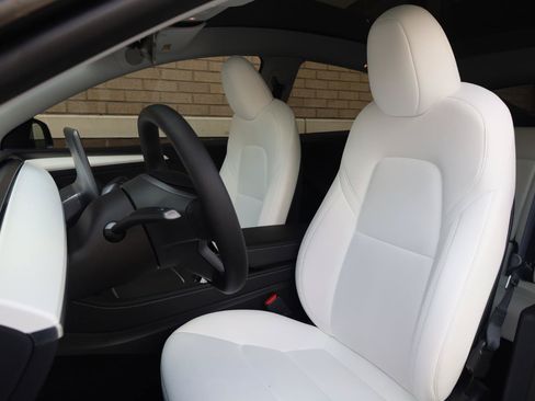 Used 2024 Tesla Model Y Long Range AWD/4WD image 15