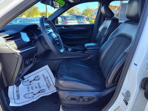 Used 2023 Jeep Grand Cherokee L Laredo image 6