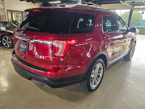 Used 2018 Ford Explorer XLT w/ Equipment Group 202A image 7