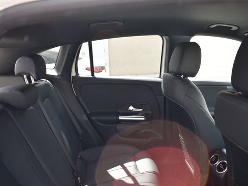 Used 2025 Mercedes-Benz GLA 250 image 25