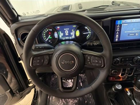 Used 2025 Jeep Wrangler Unlimited Rubicon 4xe w/ Safety Group AWD/4WD image 13