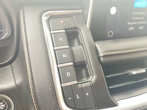Used 2022 GMC Yukon XL AT4 w/ AT4 Premium Package AWD/4WD image 24