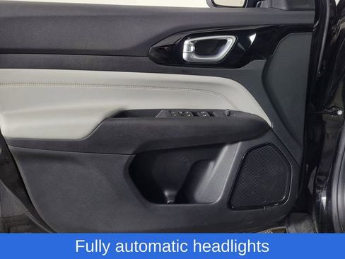 Used 2023 Jeep Compass Limited image 13