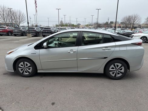 Used 2017 Toyota Prius Two w/ Prius Two Safety Plus Package image 12