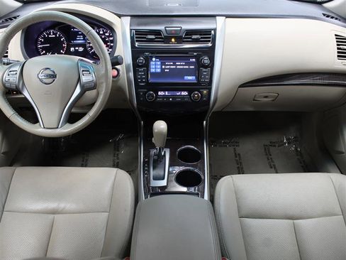 Used 2013 Nissan Altima 2.5 SL w/ Technology Pkg FWD image 9