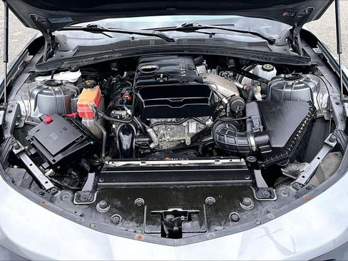 Used 2019 Chevrolet Camaro LT RWD image 10