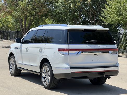 Certified 2023 Lincoln Navigator Reserve RWD image 7