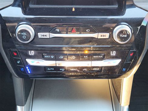 Used 2021 Ford Explorer Limited w/ Equipment Group 301A image 27
