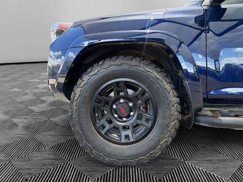 Used 2023 Toyota 4Runner SR5 Premium w/ Moonroof Package RWD image 9