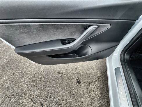Used 2018 Tesla Model 3 Long Range image 15