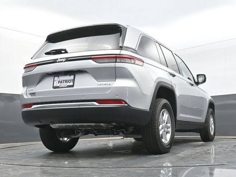 Used 2025 Jeep Grand Cherokee Laredo AWD/4WD image 47