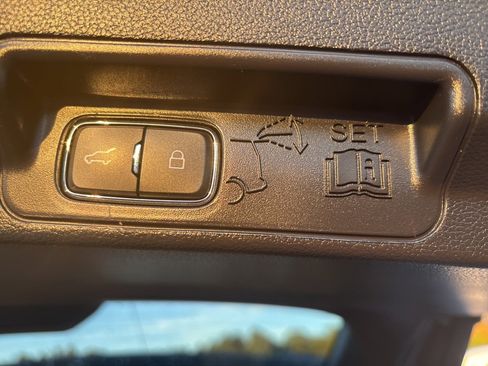 Used 2022 Ford Explorer Limited image 14