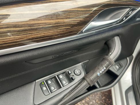 Used 2019 BMW 530i w/ Premium Package image 4