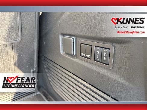Used 2024 GMC Yukon SLT image 37