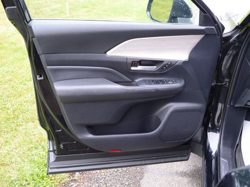 Used 2024 Toyota Grand Highlander AWD image 23