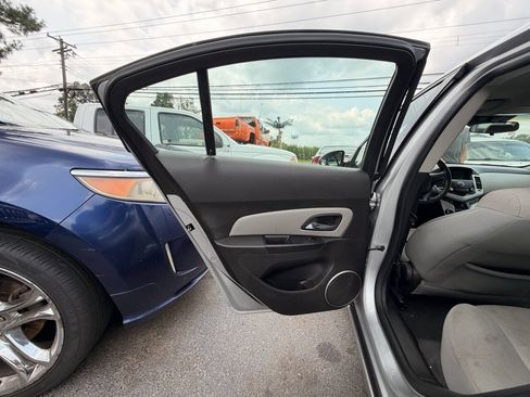 Used 2011 Chevrolet Cruze LT FWD image 26