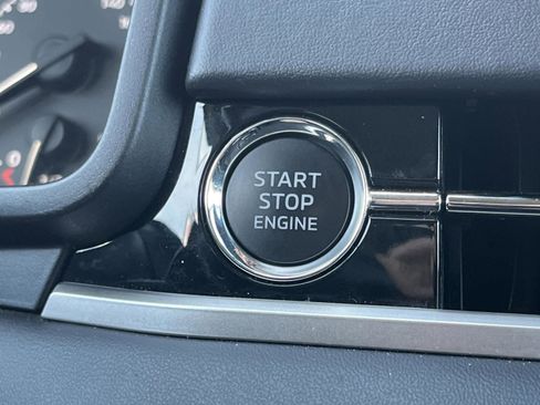 Used 2024 Mitsubishi Outlander SE image 14