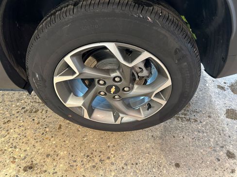 Used 2025 Chevrolet Trax LT w/ LT Convenience Package image 29