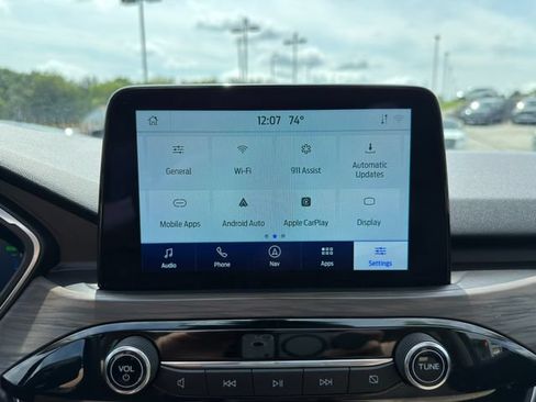 Used 2020 Ford Escape Titanium FWD image 31