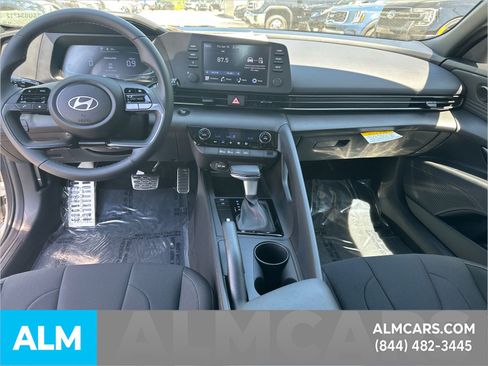 Used 2025 Hyundai Elantra Sport image 16
