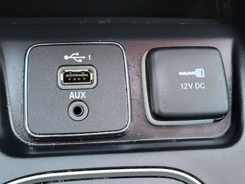 Used 2019 Jeep Cherokee Latitude Plus w/ Cold Weather Group image 20