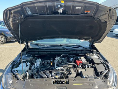 Used 2025 Nissan Altima 2.5 SV FWD image 32