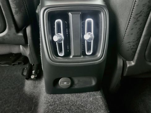 Used 2023 Volvo XC40 Recharge Plus AWD/4WD image 28