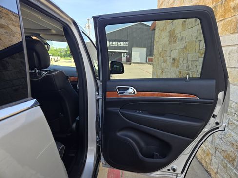 Used 2011 Jeep Grand Cherokee Overland AWD/4WD image 10