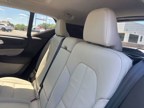 Used 2023 Volvo XC40 B5 Plus w/ Protection Package Premier AWD/4WD image 5