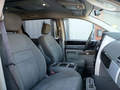 Used 2010 Dodge Grand Caravan SXT w/ Entertainment Group 2 image 17