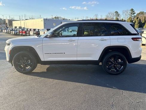 Used 2026 Jeep Grand Cherokee Limited w/ Limited Altitude Package RWD image 16
