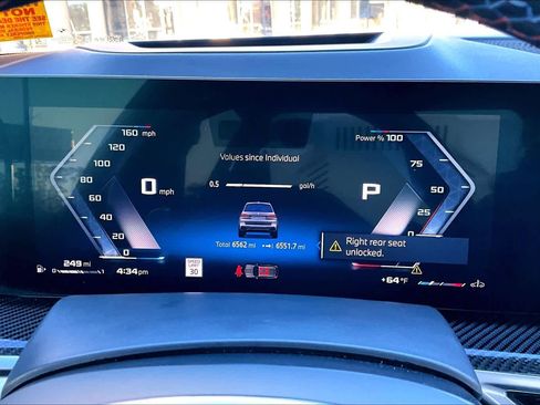 Used 2025 BMW X7 M60i image 25