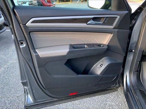 Used 2023 Volkswagen Atlas SE image 21