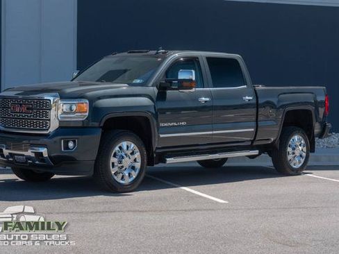 Used 2019 GMC Sierra 2500 Denali AWD/4WD image 2