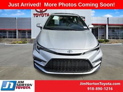 Used 2025 Toyota Corolla XSE FWD image 2