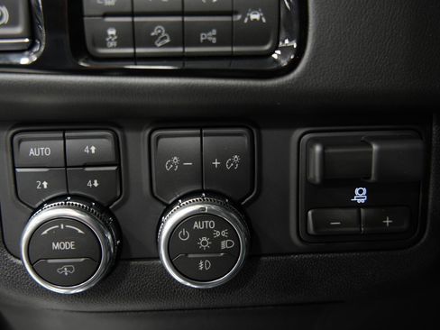 New 2026 GMC Yukon XL AT4 w/ AT4 Premium Plus Package AWD/4WD image 37