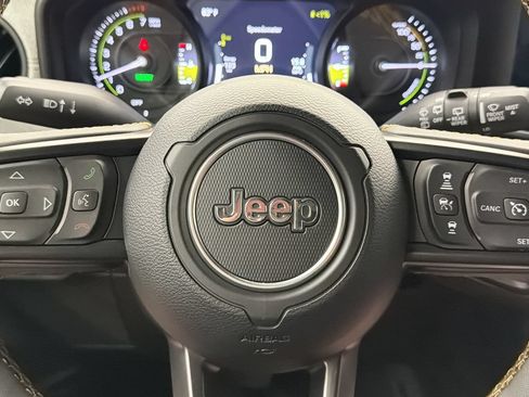 Used 2024 Jeep Wrangler Unlimited AWD/4WD image 28