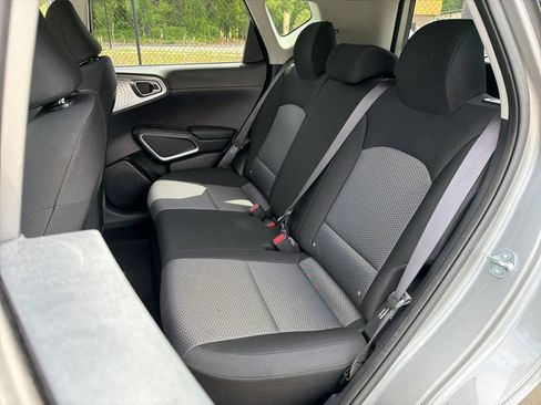Used 2025 Kia Soul LX w/ LX Technology Package FWD image 23