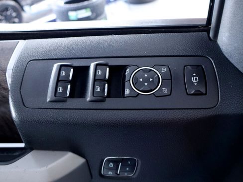 Used 2017 Ford F350 Lariat w/ Chrome Package image 27