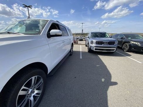 Used 2024 Ford Expedition Max Limited image 2