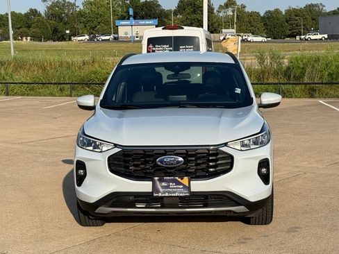 Certified 2025 Ford Escape ST-Line Select AWD/4WD image 2