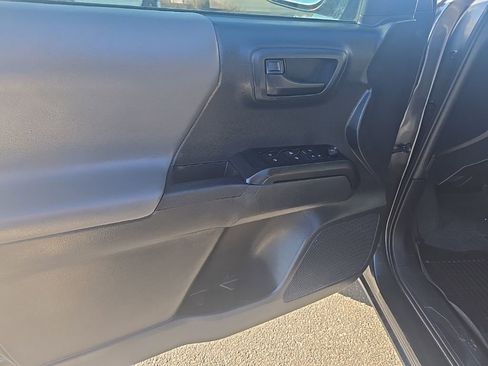 Used 2022 Toyota Tacoma SR image 9