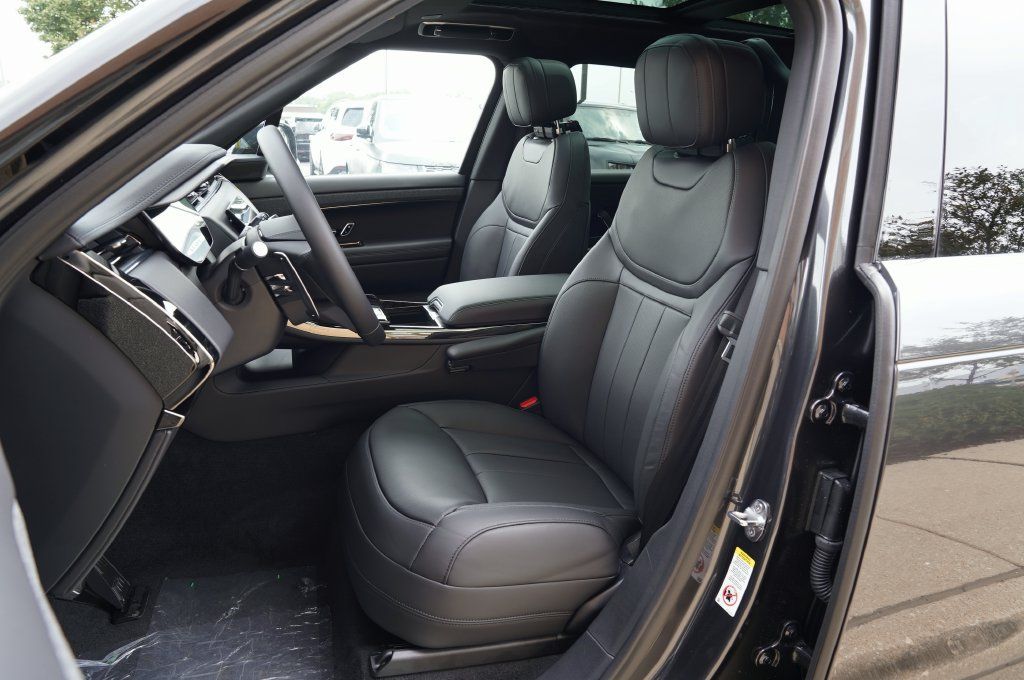 New 2026 Land Rover Range Rover Sport Dynamic SE AWD/4WD image 12