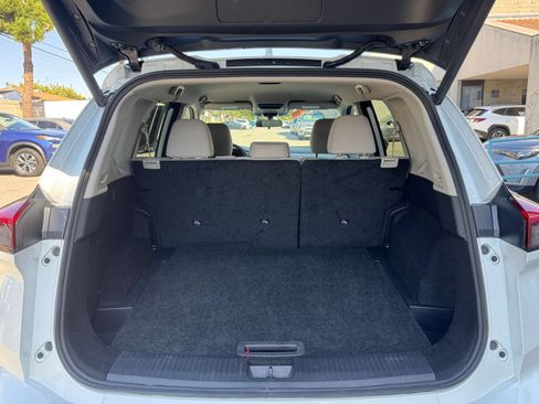 Used 2025 Nissan Rogue SV FWD image 33