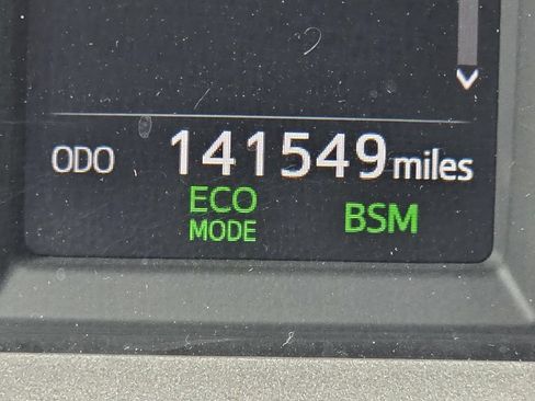 Used 2018 Toyota RAV4 XLE w/ Plus Extra Value Package FWD image 31