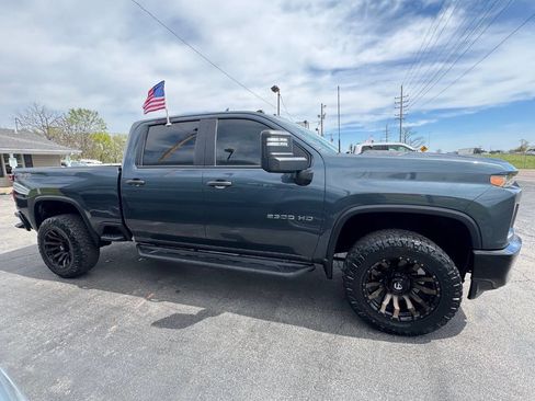 Used 2020 Chevrolet Silverado 2500 Custom w/ Custom Value Package image 5