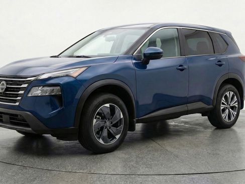 Used 2025 Nissan Rogue SV image 3