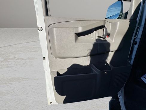 Used 2019 GMC Savana 2500 w/ Driver Convenience Package image 27